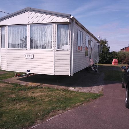 Cozy Camber Caravan 3 Bedroom Retreat With Decking Rye Exterior photo