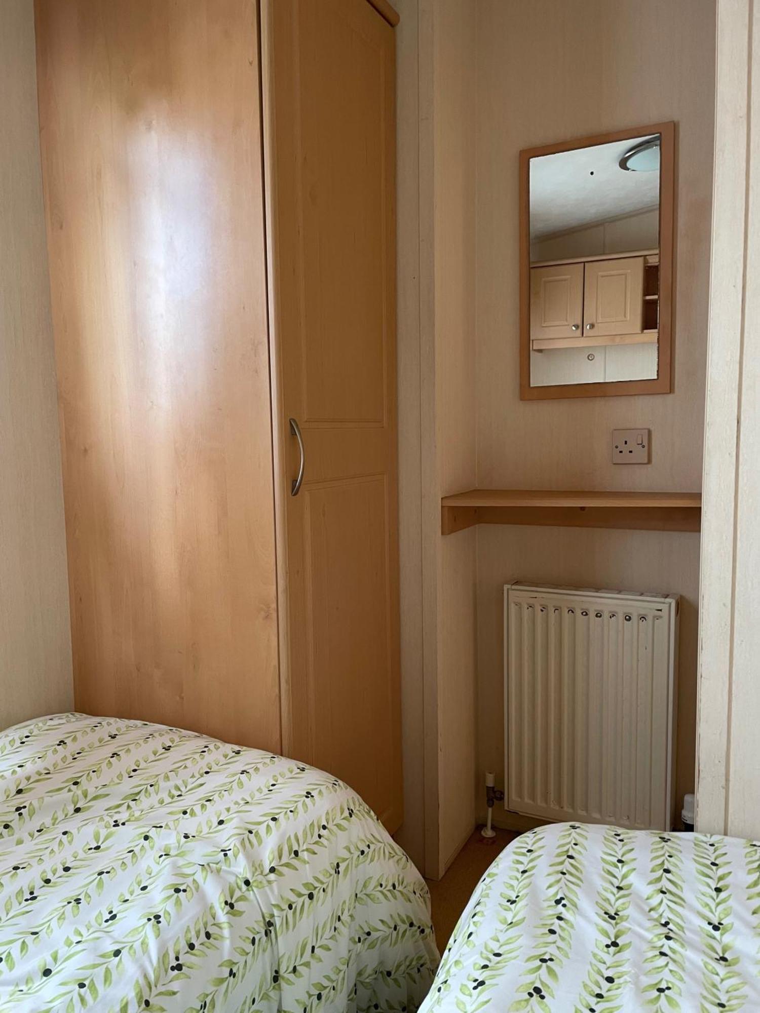 Cozy Camber Caravan 3 Bedroom Retreat With Decking Rye Exterior photo