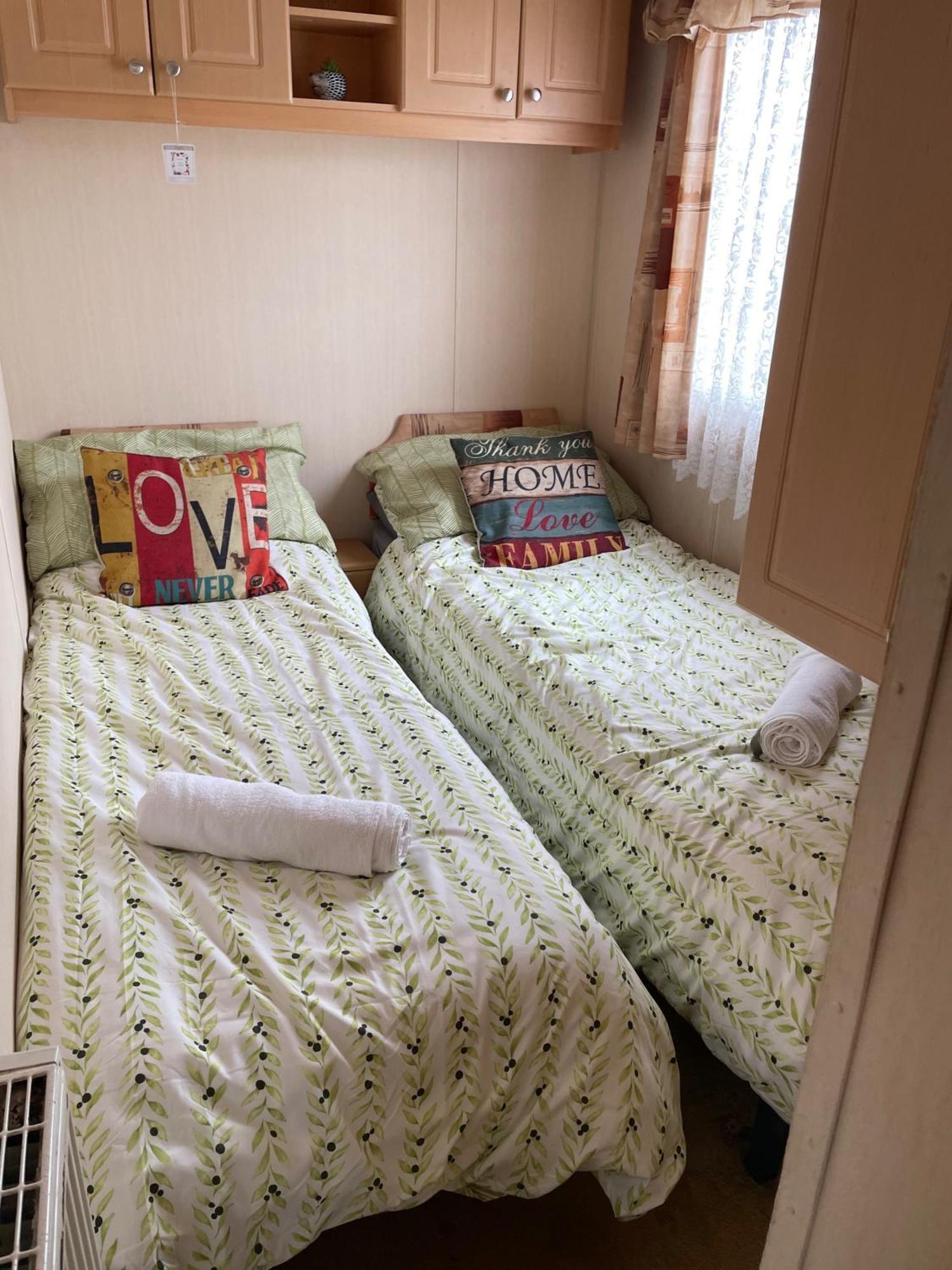Cozy Camber Caravan 3 Bedroom Retreat With Decking Rye Exterior photo