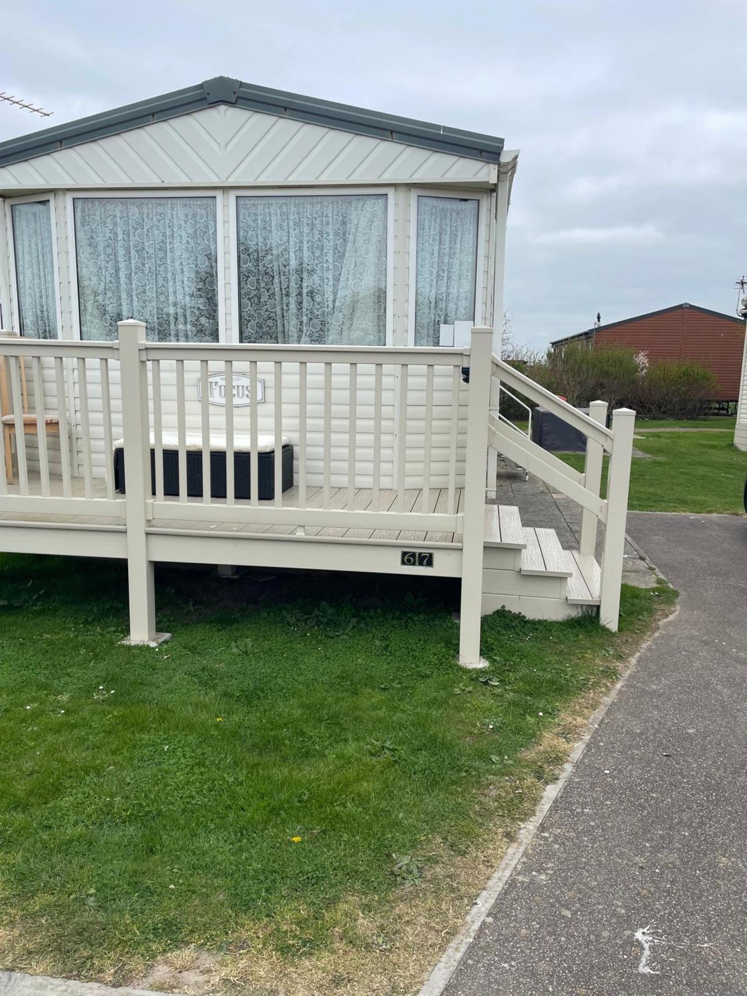 Cozy Camber Caravan 3 Bedroom Retreat With Decking Rye Exterior photo